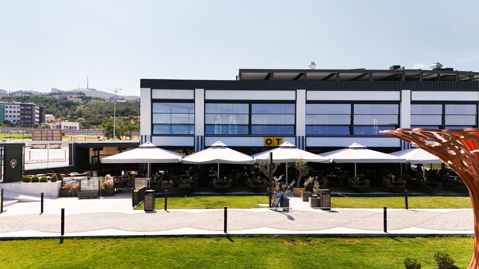 OT Çanakkale — dış cephe ve bahçe